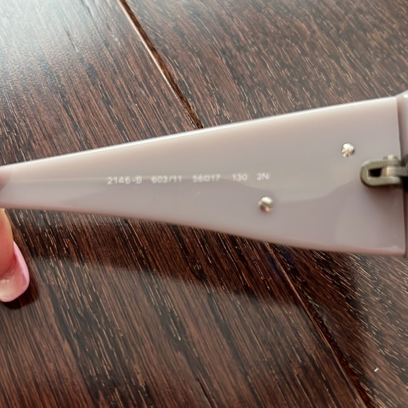 Ferragamo sunglasses - Picture 4 of 7